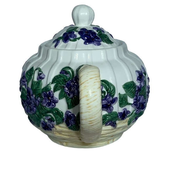 Vintage Teapot Raised Purple Violets in Basket Floral Hand Painted Large 1980’s - Picture 5 of 16